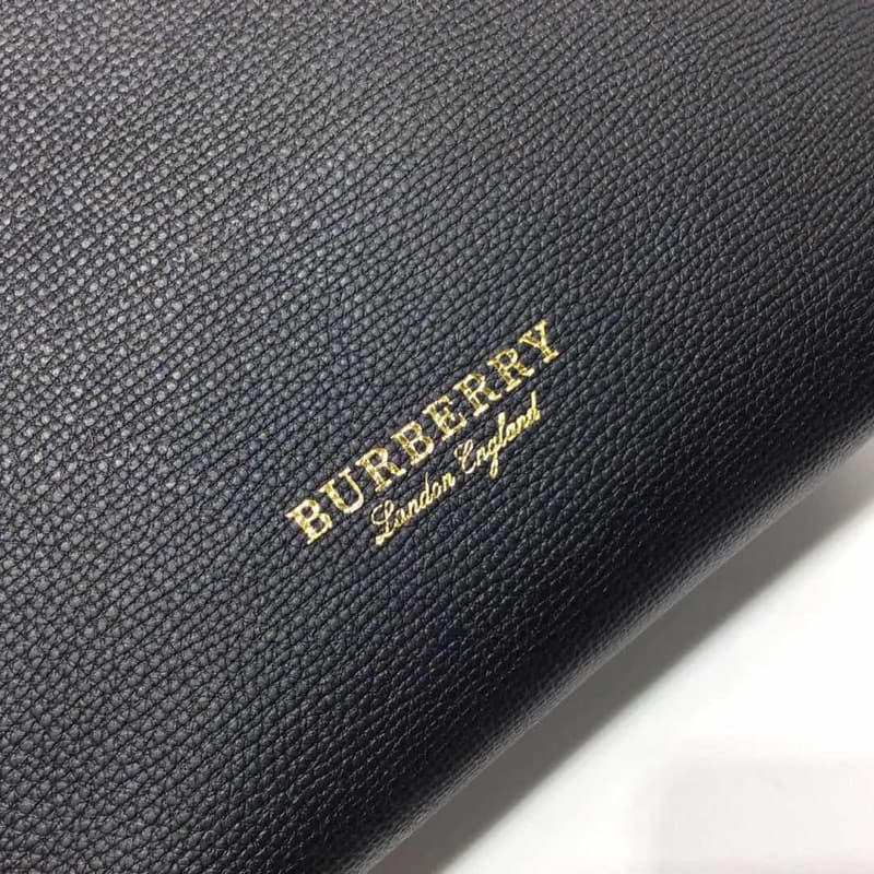 C137 Four seasons’ bestsellers 🔥 Burberry’s iconic “The Banner” handbag, model number: 40126🇬🇧. Classic check pattern fabric from British fine weaving, original hardware ✨ paired with luxurious suede calf leather 🐂 produced by high-end Italian workshops.  — image 5