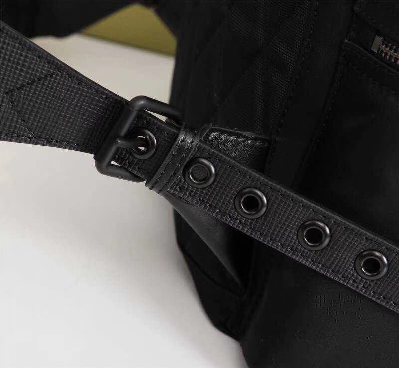 C3 Official Website Sync: New Model!! Burberry Iconic Military Backpack! Lightweight and Rainproof! Dynamic Abstract Colorful Patterns Combined with Smooth Cowhide Edging, Inspired by the iconic Burberry Trench coat fabric, Made of Flexible Nylon Material — image 4