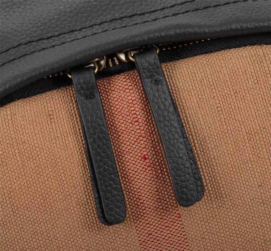 C4 New shipment! 350🐎🐎🐎 Burberry's "The Rucksack military backpack" is a key accessory at the fashion show🔮 Lightweight and waterproof, its soft casual shape can be traced back to the military accessories in the early 20th-century brand fashion archive 20 — image 5