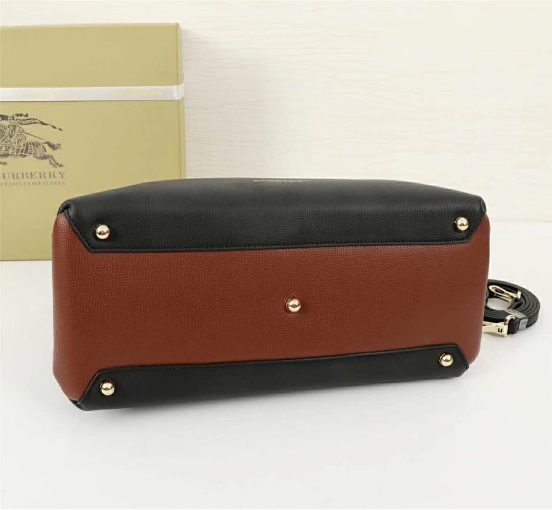 C134 💰 Popular items across all seasons🔥 Burberry’s iconic “The Banner” handbag, model: 40125🇬🇧. Classic tweed fabric with British craftsmanship, original hardware✨ paired with luxurious suede calfskin🐂 produced by high-end Italian workshops; design inspi — image 7