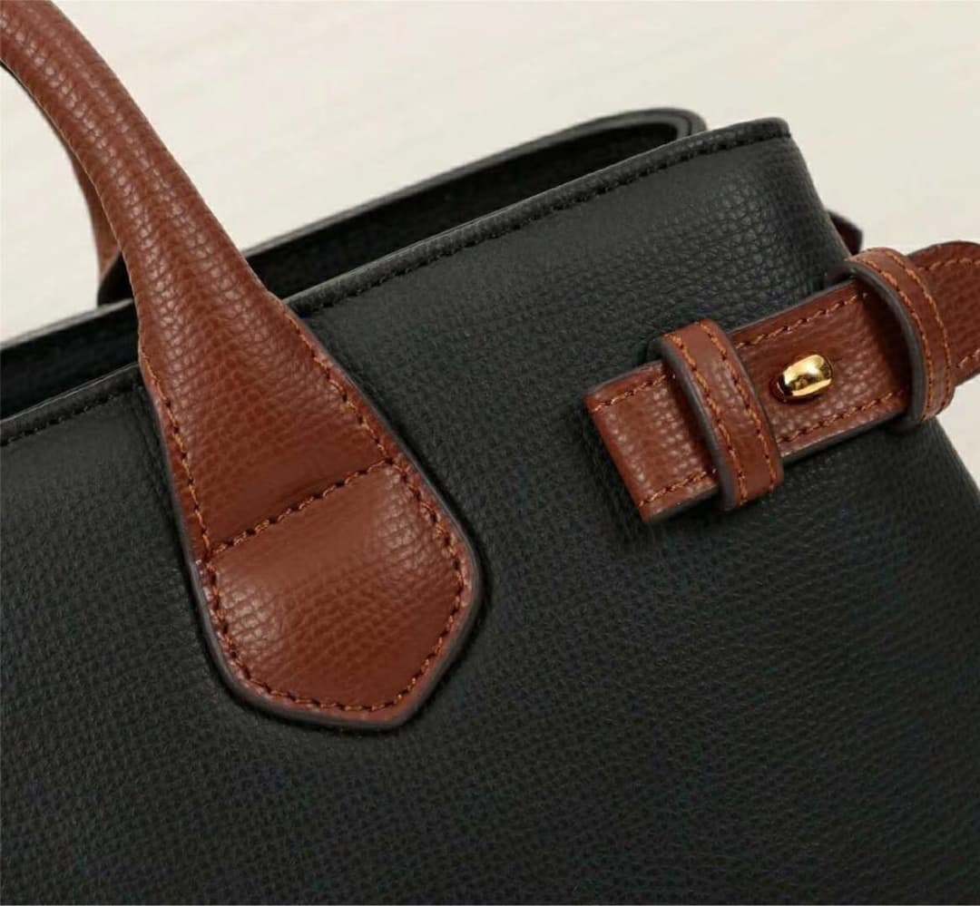 C134 💰 Popular items across all seasons🔥 Burberry’s iconic “The Banner” handbag, model: 40125🇬🇧. Classic tweed fabric with British craftsmanship, original hardware✨ paired with luxurious suede calfskin🐂 produced by high-end Italian workshops; design inspi — image 5