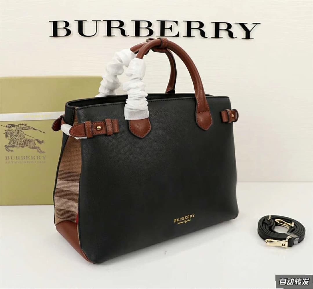 C134 💰 Popular items across all seasons🔥 Burberry’s iconic “The Banner” handbag, model: 40125🇬🇧. Classic tweed fabric with British craftsmanship, original hardware✨ paired with luxurious suede calfskin🐂 produced by high-end Italian workshops; design inspi — image 3