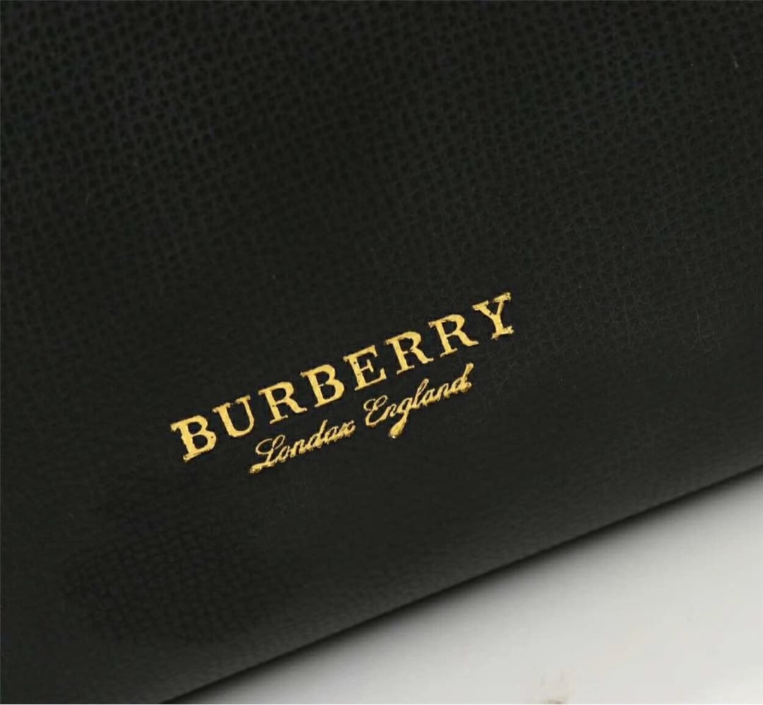 C134 💰 Popular items across all seasons🔥 Burberry’s iconic “The Banner” handbag, model: 40125🇬🇧. Classic tweed fabric with British craftsmanship, original hardware✨ paired with luxurious suede calfskin🐂 produced by high-end Italian workshops; design inspi — image 6