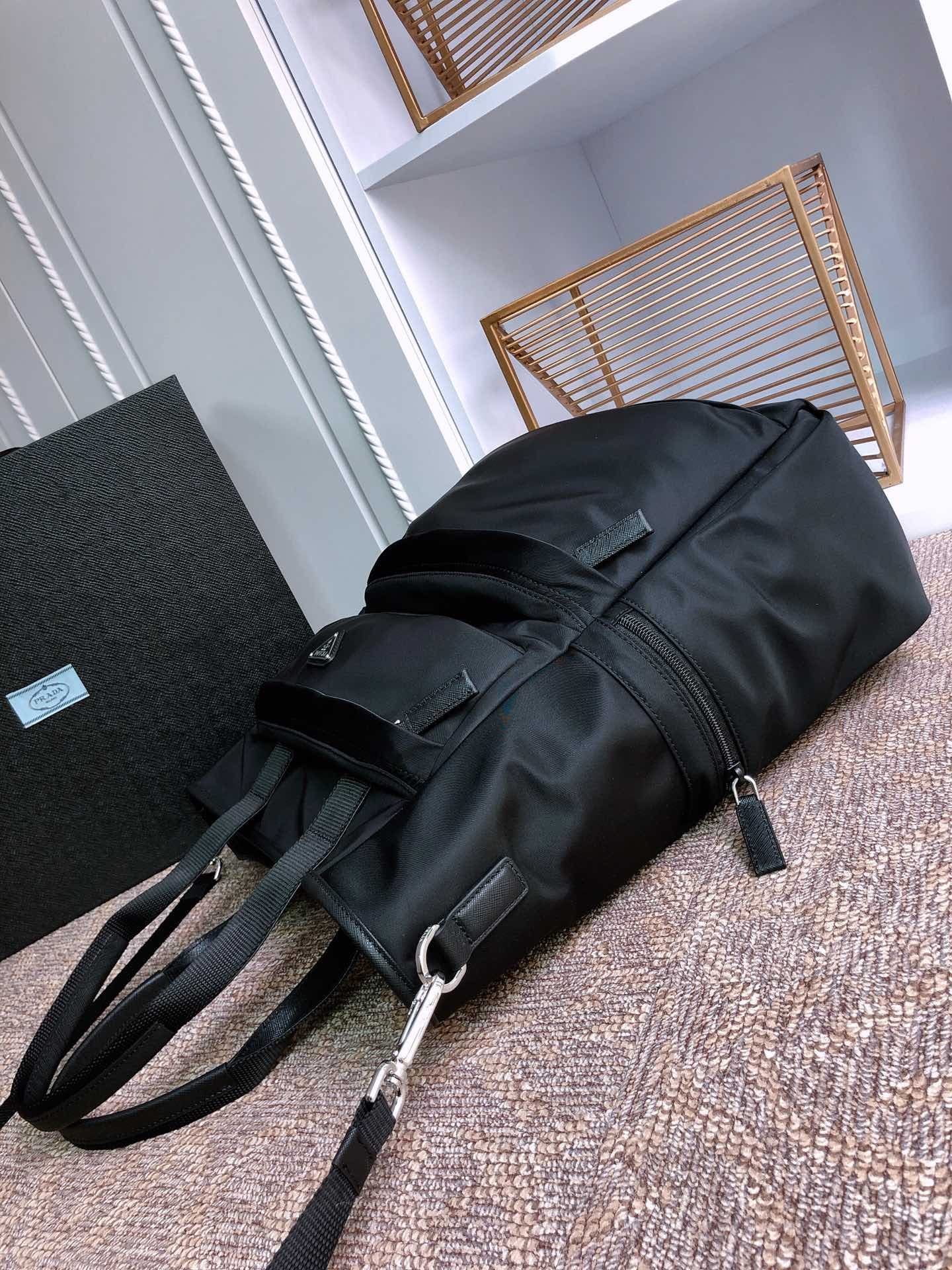 C6933 🔆Exclusive release🔆1BG040 – original product👏🏻👏🏻. Made from imported nylon fabric; interior logo and front triangular enamel logo; metal accessories and D-shaped loops; detachable and adjustable shoulder strap made of fabric material; nylon lining;  — image 4