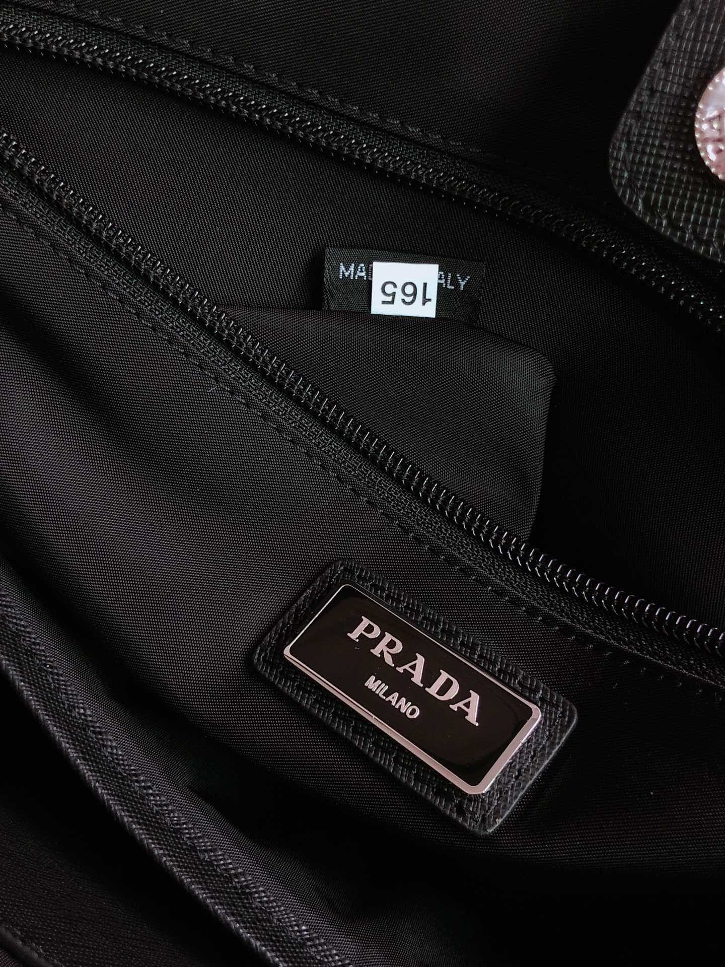 C6933 🔆Exclusive release🔆1BG040 – original product👏🏻👏🏻. Made from imported nylon fabric; interior logo and front triangular enamel logo; metal accessories and D-shaped loops; detachable and adjustable shoulder strap made of fabric material; nylon lining;  — image 8