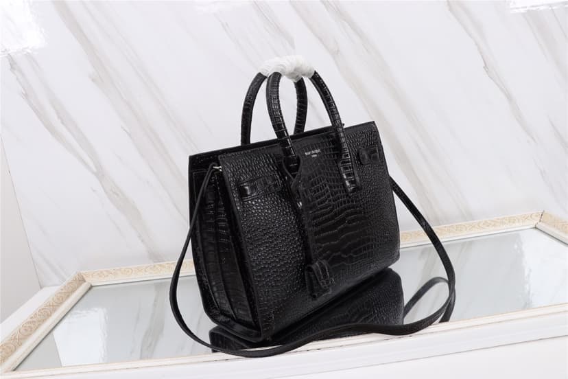 C8763 ✨ Small crocodile pattern🌴🌴🌴 Super popular accordion bag[Strong]💧💧 High quality to win customers👑 YSL Saint Laurent 🐊 Features imported crocodile pattern🐊 Code: 7107. Original hardware🐊 Whether it’s the leather material, hardware components, stitchi — image 2
