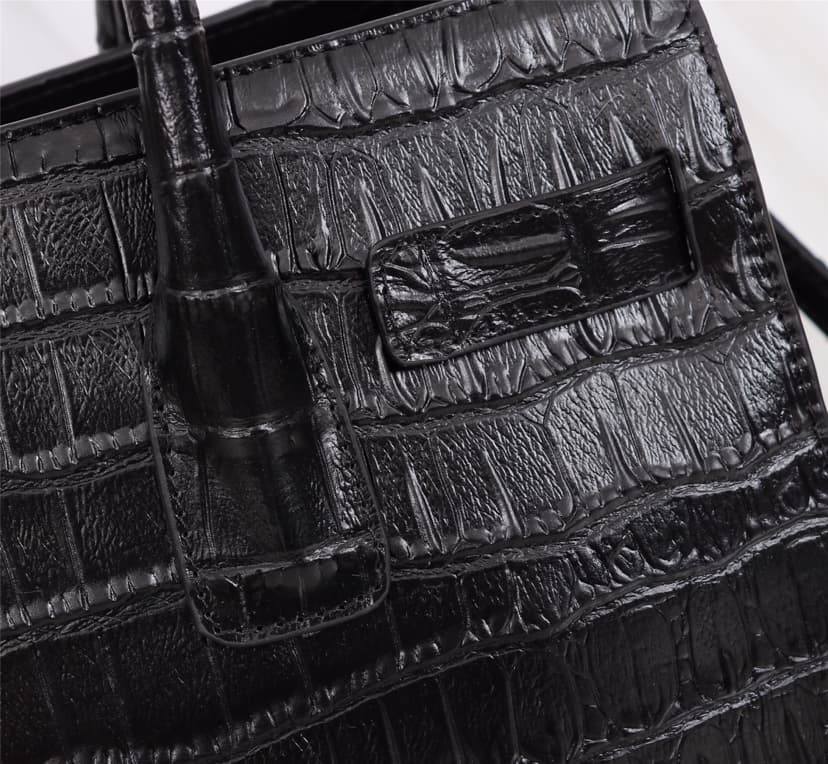 C8765 ✨ Big crocodile pattern🌴🌴🌴 Super popular organ bag[Strong]💧💧 High quality to win customers👑 YSL Saint Laurent 🐊 Features imported crocodile pattern🐊 Code: 7107. Original hardware🐊 Whether it’s the leather material, hardware, stitching, edges, or des — image 6