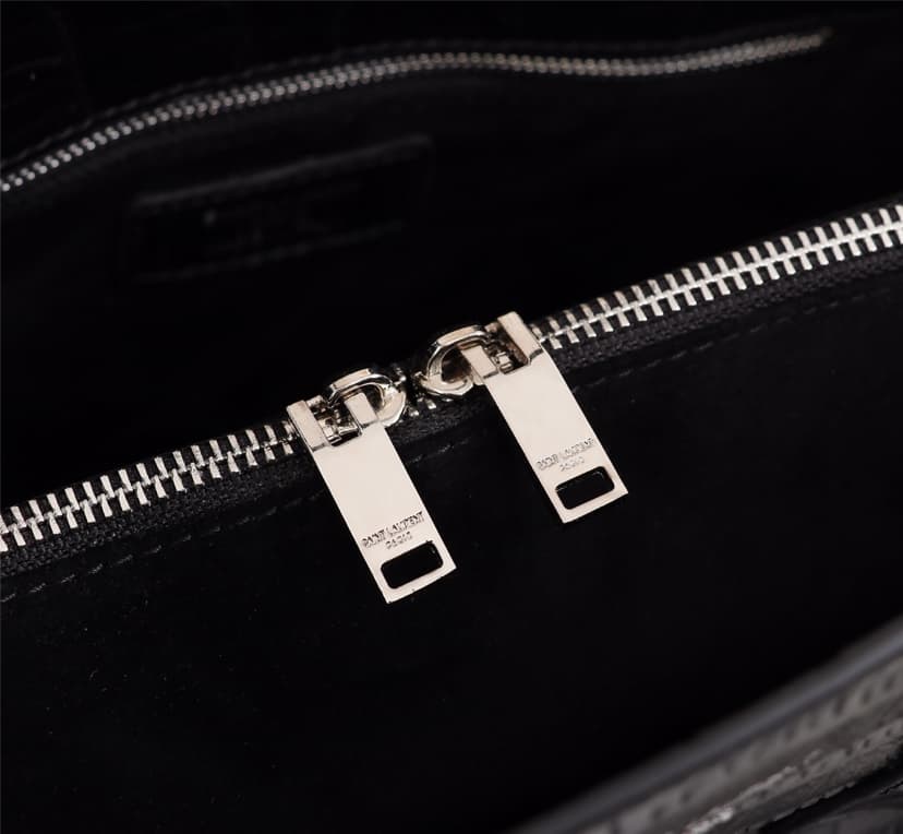 C8765 ✨ Big crocodile pattern🌴🌴🌴 Super popular organ bag[Strong]💧💧 High quality to win customers👑 YSL Saint Laurent 🐊 Features imported crocodile pattern🐊 Code: 7107. Original hardware🐊 Whether it’s the leather material, hardware, stitching, edges, or des — image 7