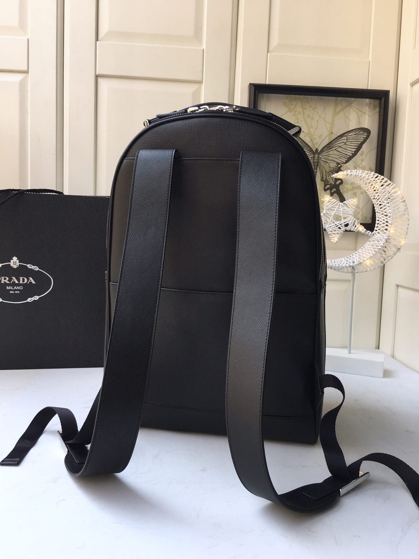 C6996 🎉Exclusive release🎉 Latest shoulder bag 2VZ032👏👏 Original product👍👍 Made of imported Saffiano leather, with metal hardware components. Two leather straps and one leather handle. There are pockets on the back, which can also be attached to a suitcase — image 5