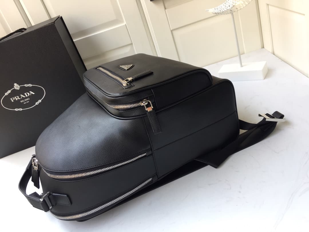 C6996 🎉Exclusive release🎉 Latest shoulder bag 2VZ032👏👏 Original product👍👍 Made of imported Saffiano leather, with metal hardware components. Two leather straps and one leather handle. There are pockets on the back, which can also be attached to a suitcase — image 2