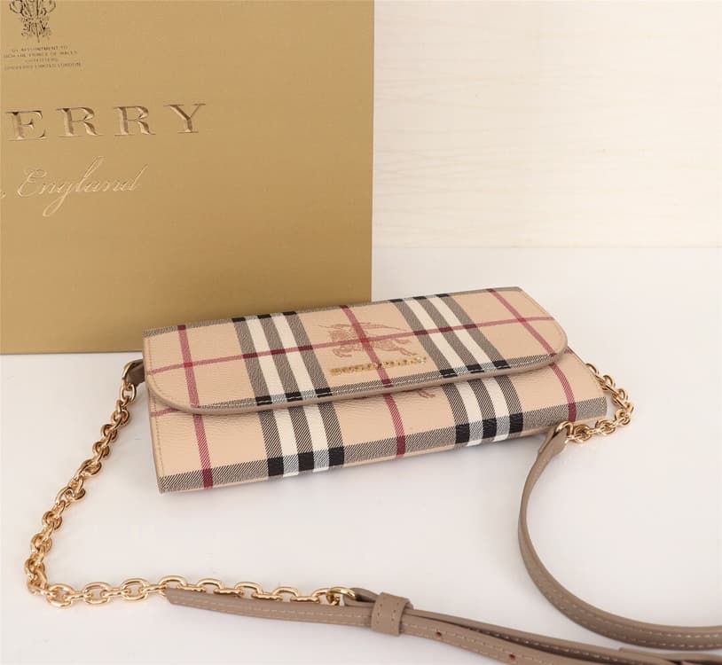C61 🔥🔥B brand leather wallet with pockets; comes with a chain-shaped leather strap for the shoulder. This product can be used as a small handbag on its own, or as a wallet stored within a daily handbag. 👍 High-quality from the store, fine craftsmanship💋 P — image 5