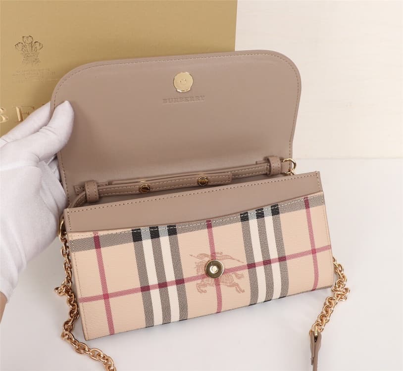 C61 🔥🔥B brand leather wallet with pockets; comes with a chain-shaped leather strap for the shoulder. This product can be used as a small handbag on its own, or as a wallet stored within a daily handbag. 👍 High-quality from the store, fine craftsmanship💋 P — image 7