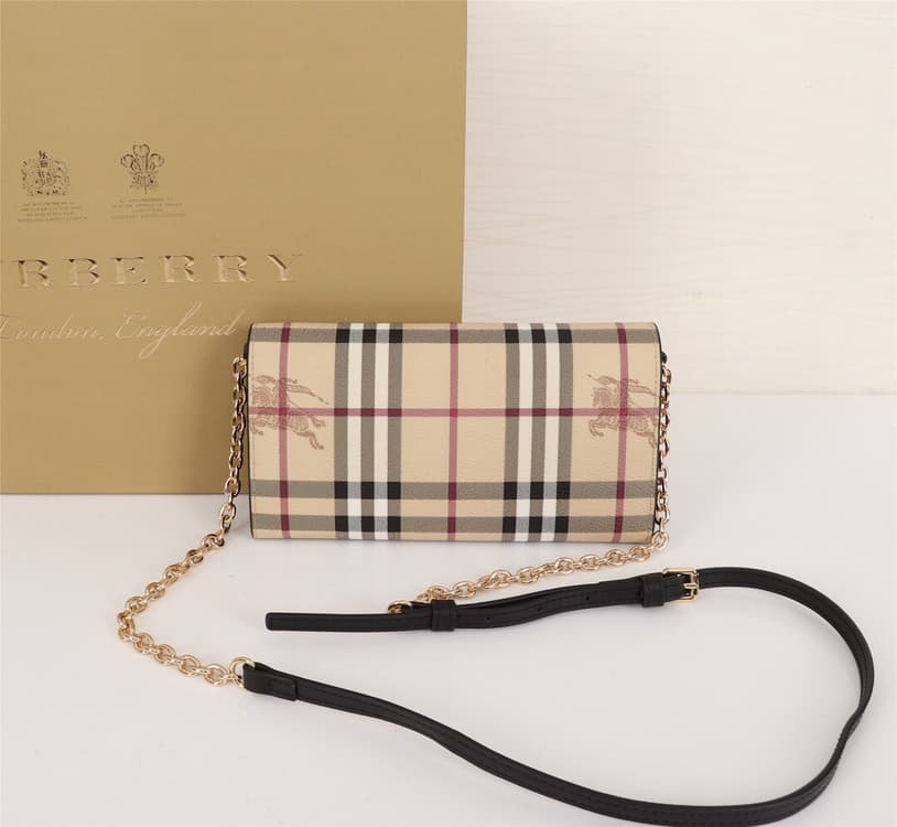 C60 🔥🔥B brand leather wallet with patches; comes with a chain-shaped leather shoulder strap. This product can be used as a small handbag on its own, or stored inside a regular handbag as a wallet. 👍 High-quality from the official store, finely crafted. 📷  — image 5