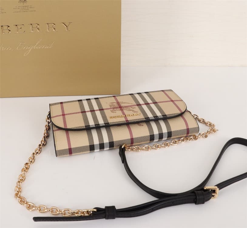 C60 🔥🔥B brand leather wallet with patches; comes with a chain-shaped leather shoulder strap. This product can be used as a small handbag on its own, or stored inside a regular handbag as a wallet. 👍 High-quality from the official store, finely crafted. 📷  — image 3