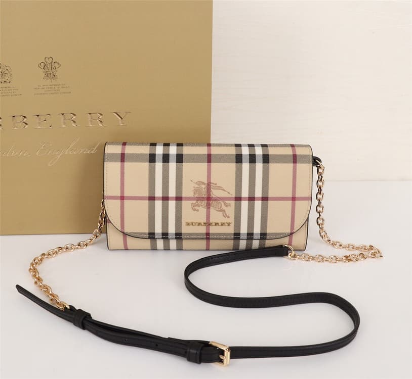 C60 🔥🔥B brand leather wallet with patches; comes with a chain-shaped leather shoulder strap. This product can be used as a small handbag on its own, or stored inside a regular handbag as a wallet. 👍 High-quality from the official store, finely crafted. 📷  — image 1