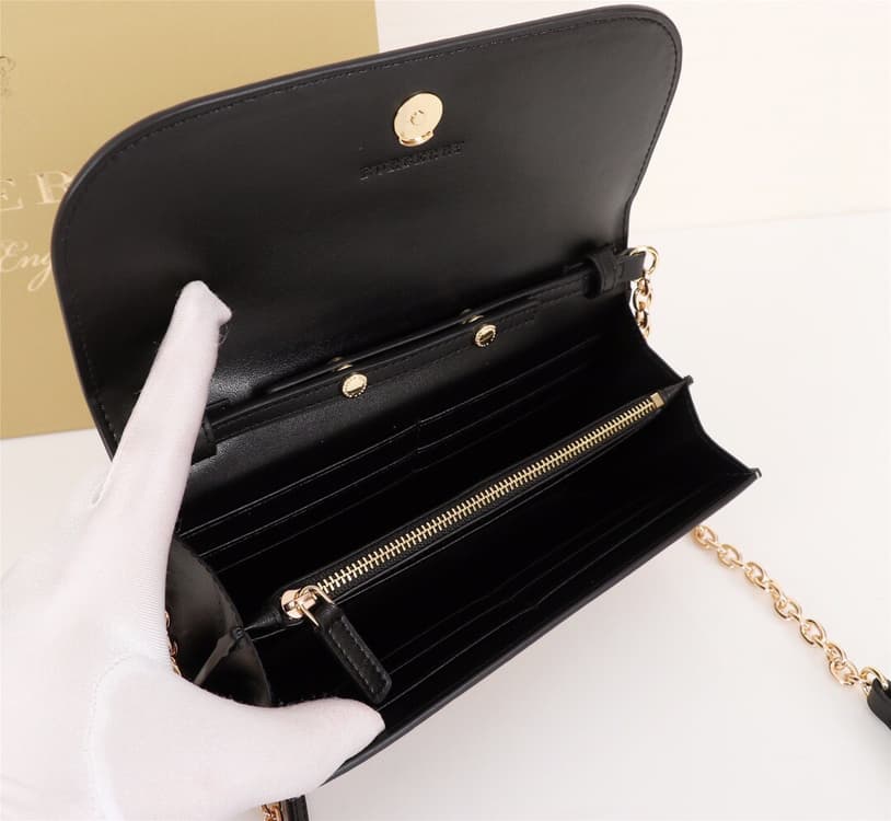 C60 🔥🔥B brand leather wallet with patches; comes with a chain-shaped leather shoulder strap. This product can be used as a small handbag on its own, or stored inside a regular handbag as a wallet. 👍 High-quality from the official store, finely crafted. 📷  — image 8
