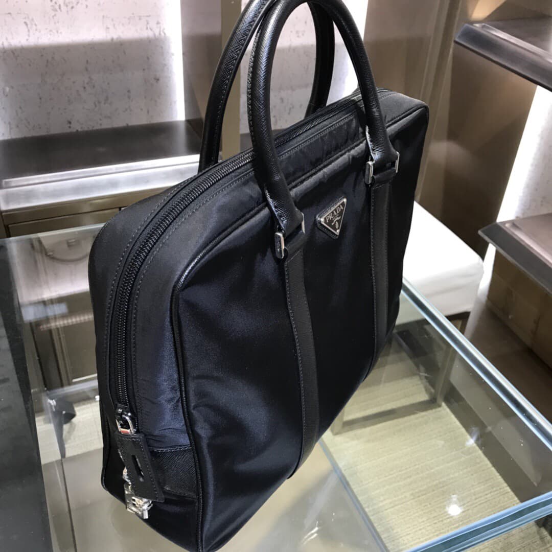 C6972 【PRADA】Original quality, factory-made parachute material. Prada 2VE872 – the latest model. Soft texture, with a distinctive logo pattern on the interior. 175 is a OEM version. Dimensions: 36*28*9. Ideal for men’s casual wear, fashion, business trips — image 2