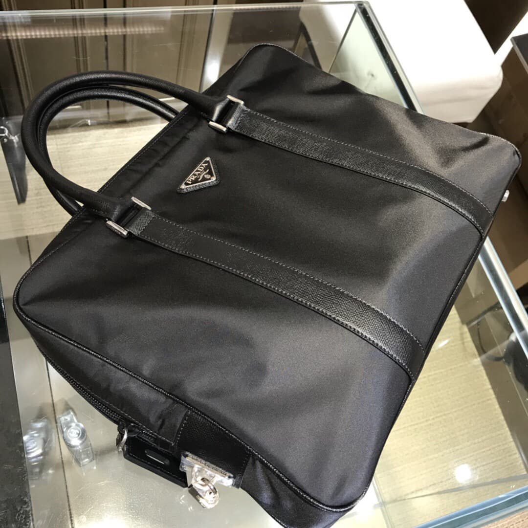 C6972 【PRADA】Original quality, factory-made parachute material. Prada 2VE872 – the latest model. Soft texture, with a distinctive logo pattern on the interior. 175 is a OEM version. Dimensions: 36*28*9. Ideal for men’s casual wear, fashion, business trips — image 3