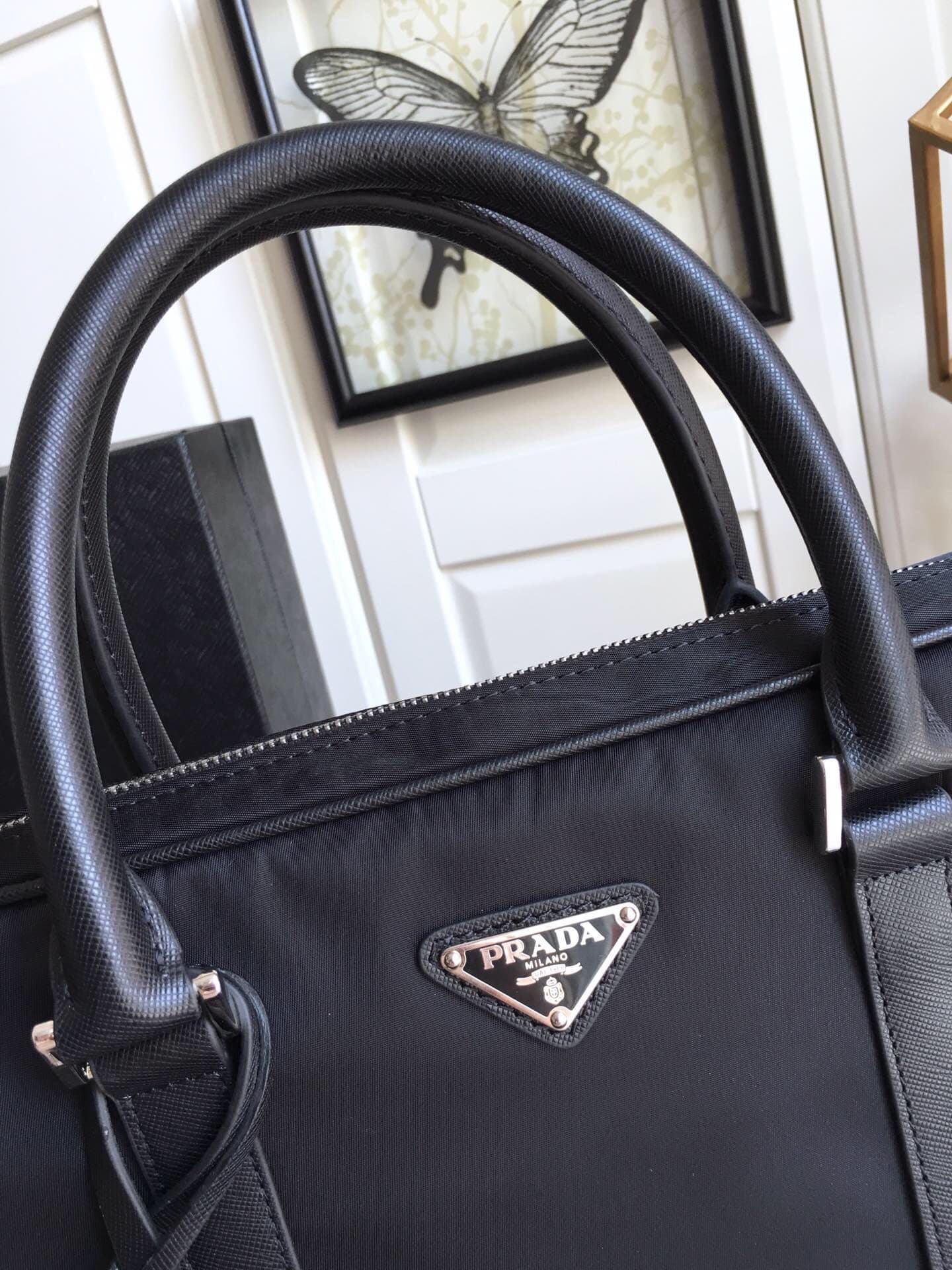 C6978 【PRADA】New model launched💗💗💗 High-quality original items 201. The latest nylon briefcase by Prada, 2VE871, uses factory-made parachute material. Features a new black real titanium zipper and cross-stitched leather trim imported from Italy. Soft text — image 5