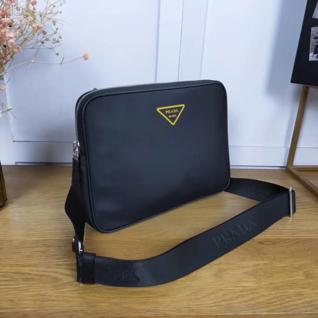 C7017 ((With the colorful box available at the store)🎉🎉 The latest 2VH116 three-in-one model 👏👏 is made of imported nylon material; it’s a popular product that online influencers always recommend 😘😘) 2023 — image 3