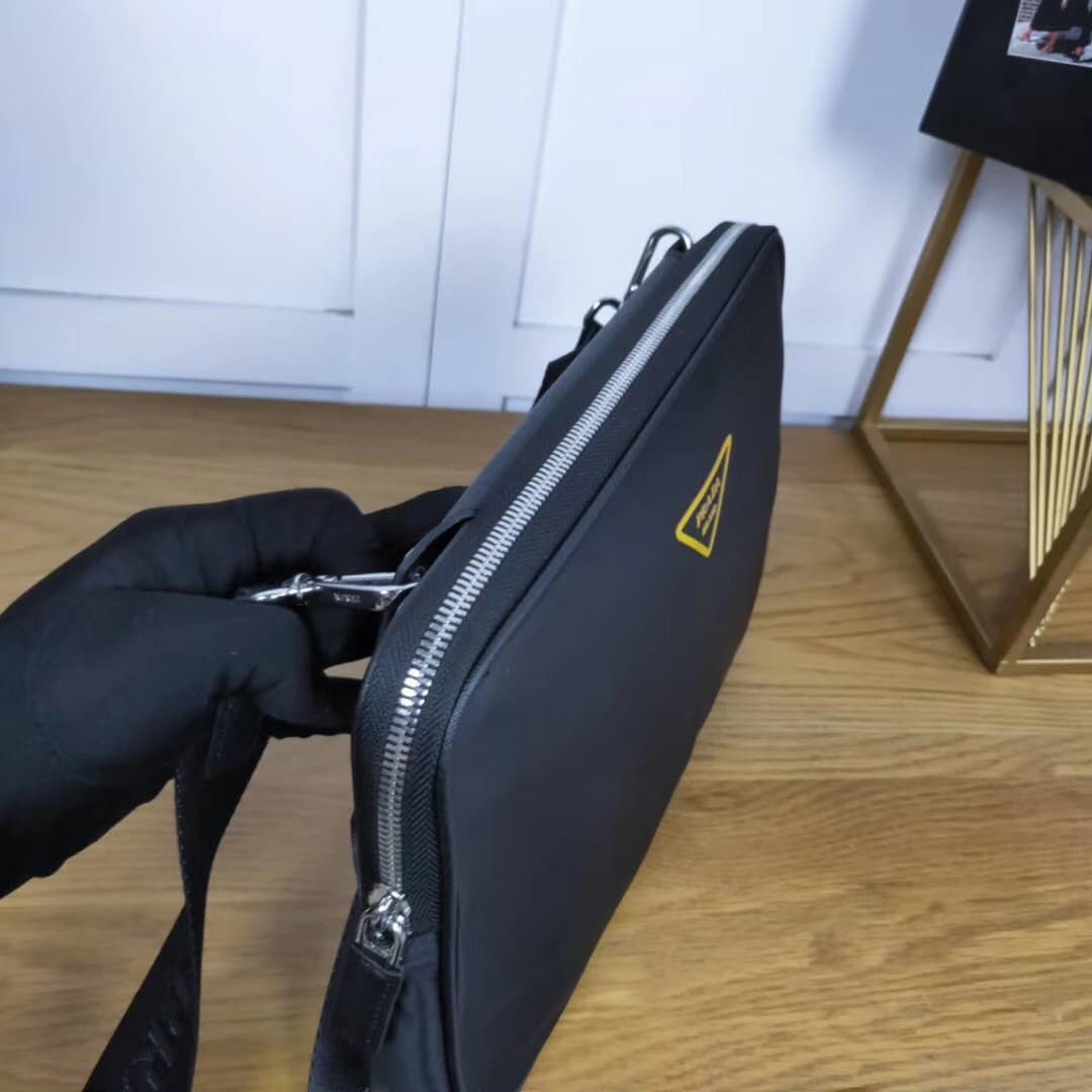 C7017 ((With the colorful box available at the store)🎉🎉 The latest 2VH116 three-in-one model 👏👏 is made of imported nylon material; it’s a popular product that online influencers always recommend 😘😘) 2023 — image 4