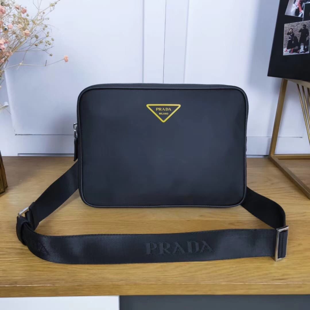 C7017 ((With the colorful box available at the store)🎉🎉 The latest 2VH116 three-in-one model 👏👏 is made of imported nylon material; it’s a popular product that online influencers always recommend 😘😘) 2023 — image 2