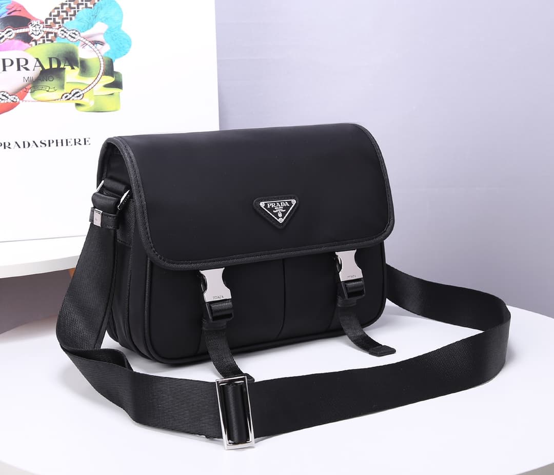 C7016 Prada new delivery bag 2VD769😎 Made of nylon material with Saffiano leather detailing. Adjustable shoulder strap. Two flap closures with buckles. Zipper pocket on the back. Two pockets below the flap: one is a zipper pocket and the other is a flat p — image 2