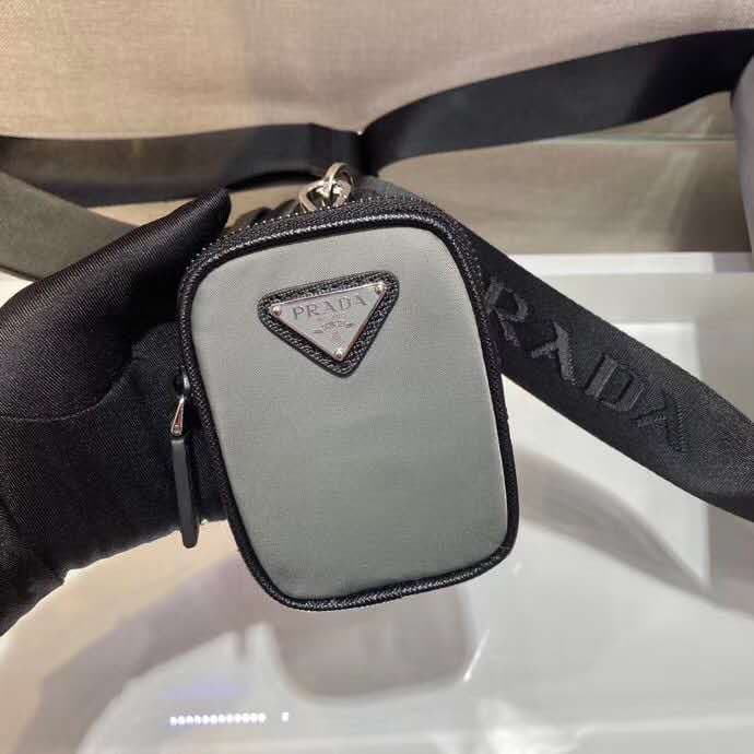 C7014 🎉New Color 🎉2VD769B🎉Original product 👍👍 This nylon flap handbag features classic Saffiano leather trim, two side-opening closures, and a distinctive triangular metal logo, showcasing a fashionable design. It’s made of imported nylon and Saffiano lea — image 6