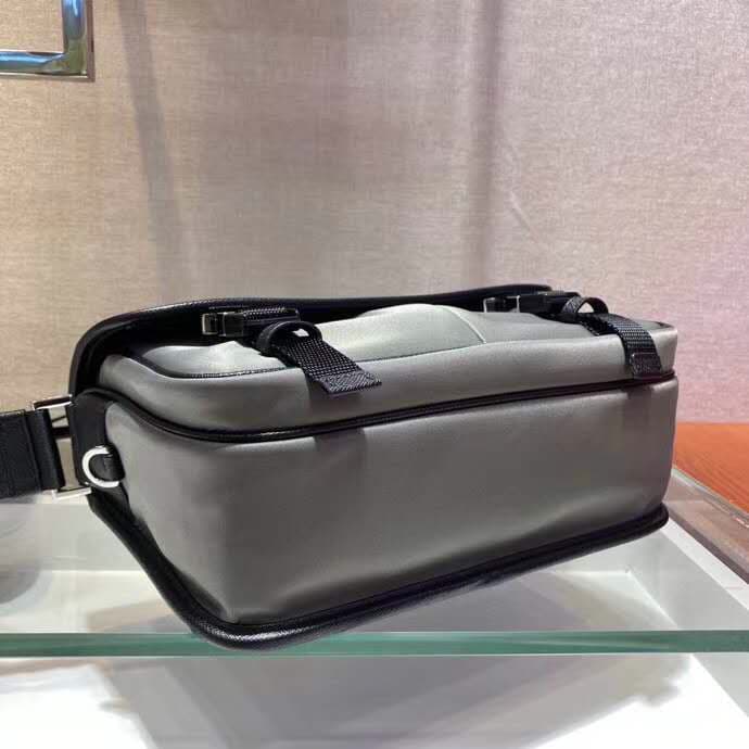 C7014 🎉New Color 🎉2VD769B🎉Original product 👍👍 This nylon flap handbag features classic Saffiano leather trim, two side-opening closures, and a distinctive triangular metal logo, showcasing a fashionable design. It’s made of imported nylon and Saffiano lea — image 5