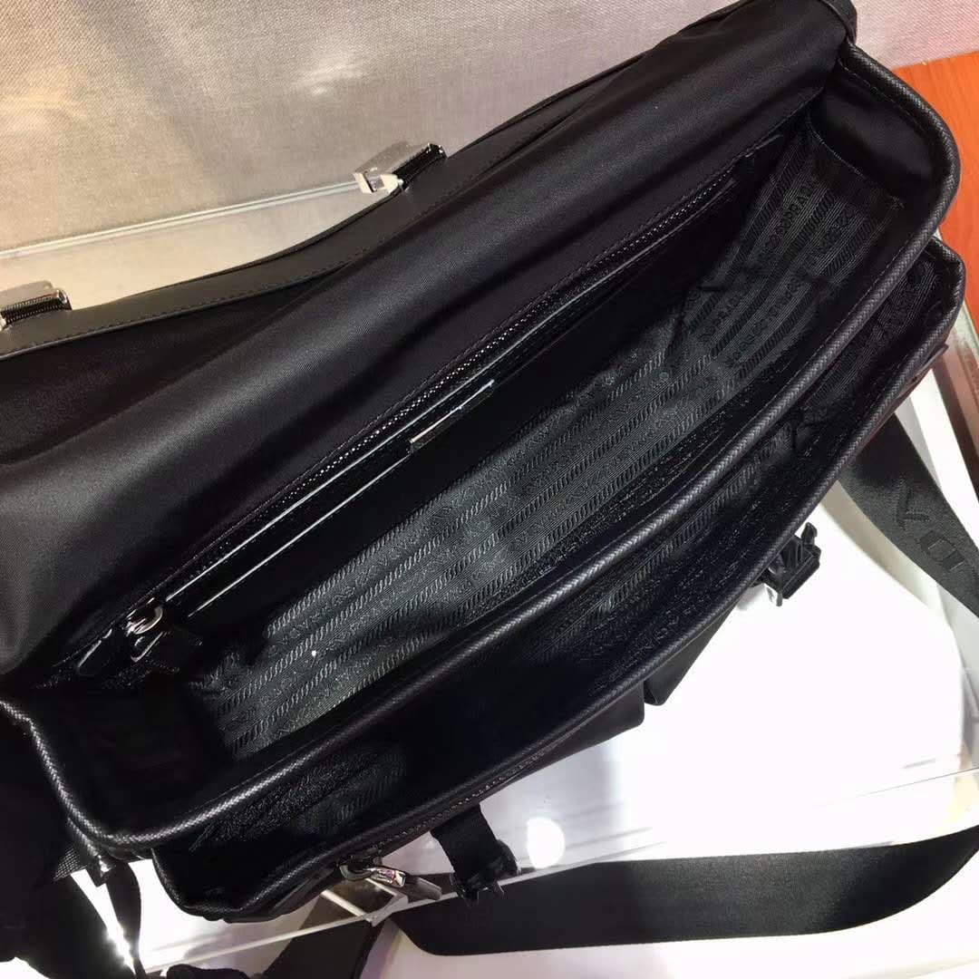 C7013 P Store boutique’s latest model 😎 Men’s crossbody bag 2VD768 has arrived. Made of nylon, with Saffiano leather trim, metal hardware components, two side clasps, adjustable nylon shoulder strap, zippered small pocket, three external pockets – two of  — image 7