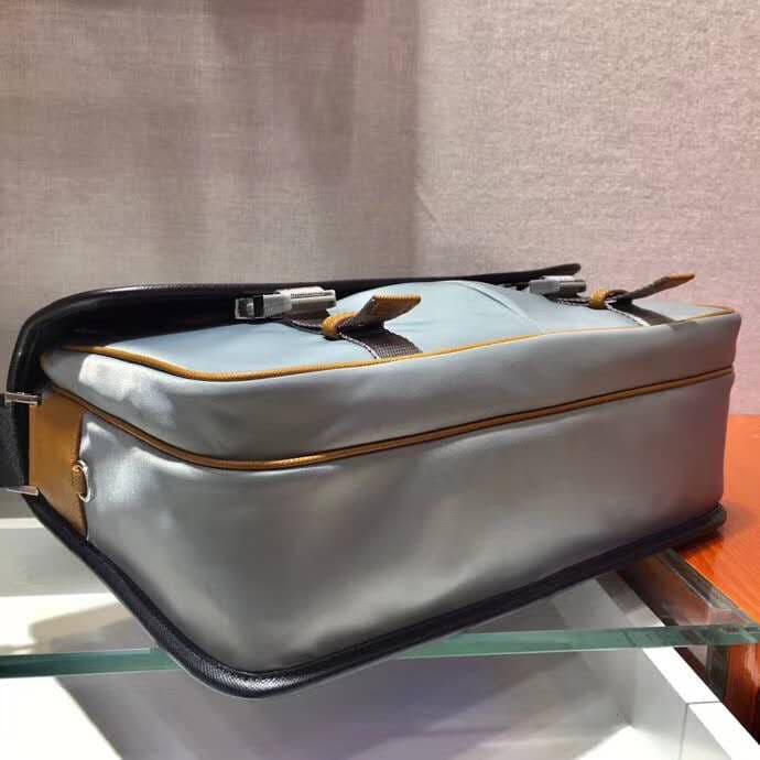 C7012 🎉New Color 🎉2VD768B 🎉Original product 👍👍 This nylon flap handbag features classic Saffiano leather trim, two side-closing zippers, and a distinctive triangular metal logo, highlighting a stylish design. It’s made of imported nylon and Saffiano leath — image 5