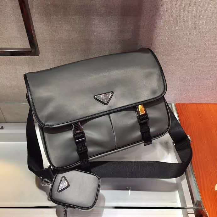 C7011 🎉New color 🎉2VD768B 🎉Original product 👍👍 This nylon flap handbag features classic Saffiano leather trim, with two side-opening zippers and a distinctive triangular metal logo. It showcases a stylish design, made from imported nylon and Saffiano leat — image 3