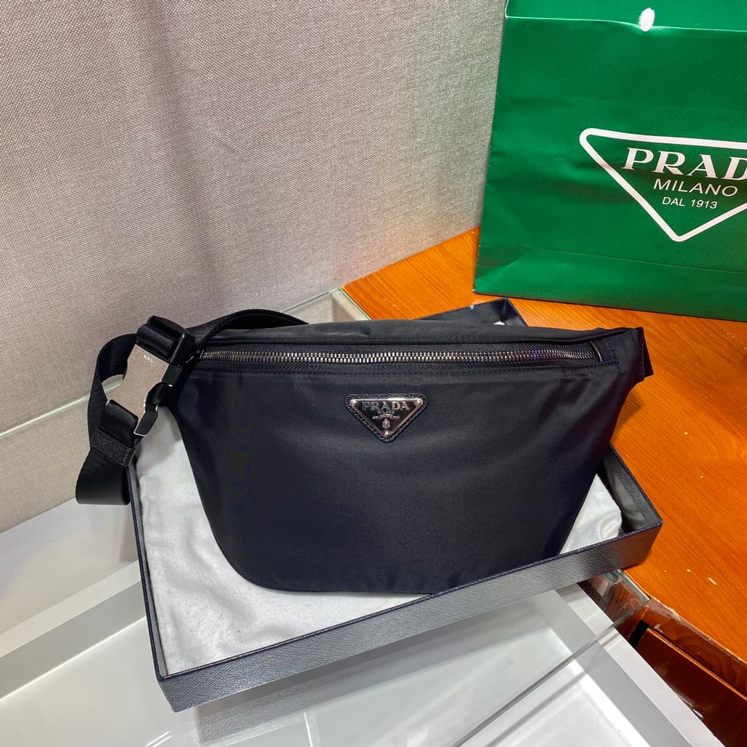 C6985 🎉 Waist bag / Chest bag 🎉 2VL033 🎉 The design of this waist bag is not only practical, but also enhances the overall aesthetic of the outfit. It allows the bag to be placed exactly where the body is, and can also be used as a chest bag or worn acros — image 2
