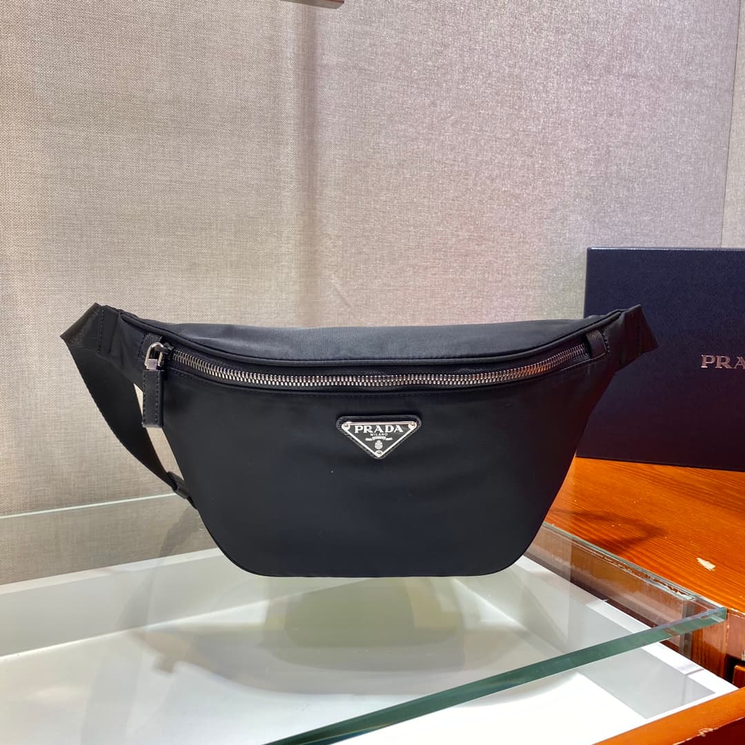 C6985 🎉 Waist bag / Chest bag 🎉 2VL033 🎉 The design of this waist bag is not only practical, but also enhances the overall aesthetic of the outfit. It allows the bag to be placed exactly where the body is, and can also be used as a chest bag or worn acros — image 3