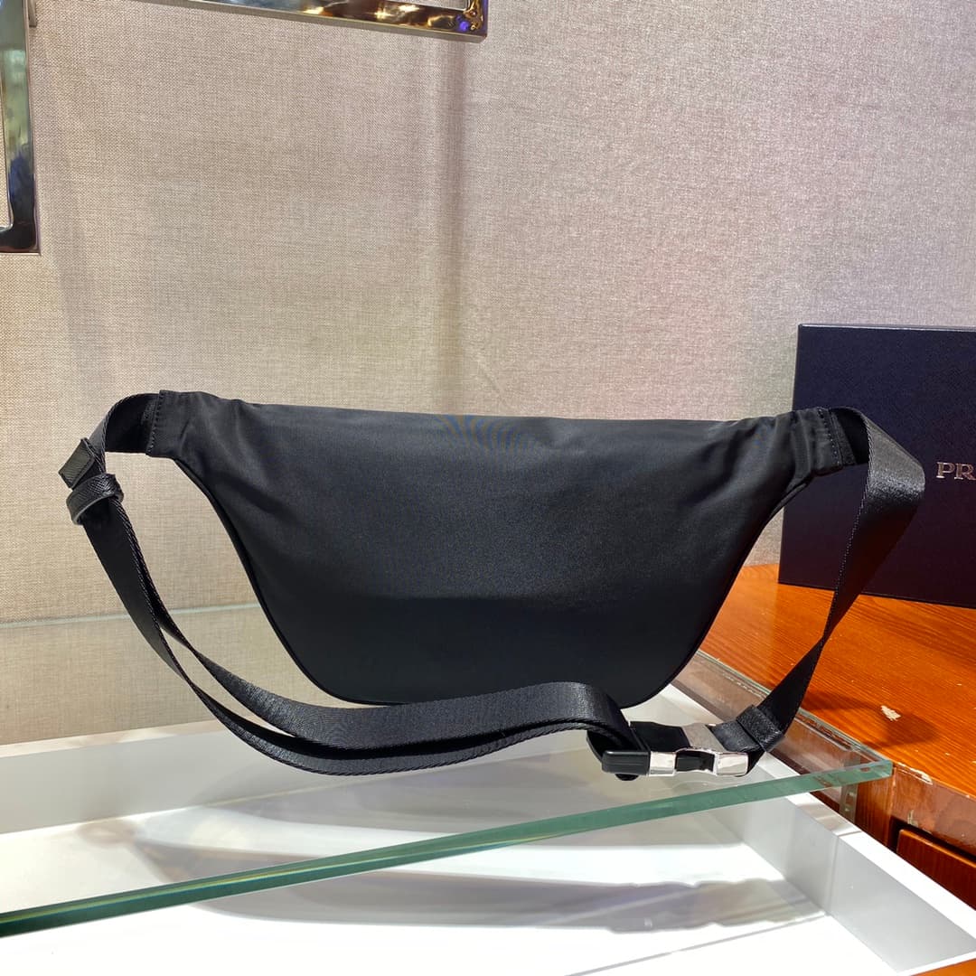 C6985 🎉 Waist bag / Chest bag 🎉 2VL033 🎉 The design of this waist bag is not only practical, but also enhances the overall aesthetic of the outfit. It allows the bag to be placed exactly where the body is, and can also be used as a chest bag or worn acros — image 4