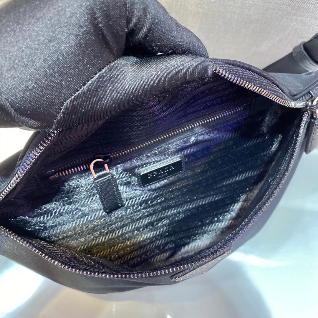 C6985 🎉 Waist bag / Chest bag 🎉 2VL033 🎉 The design of this waist bag is not only practical, but also enhances the overall aesthetic of the outfit. It allows the bag to be placed exactly where the body is, and can also be used as a chest bag or worn acros — image 8