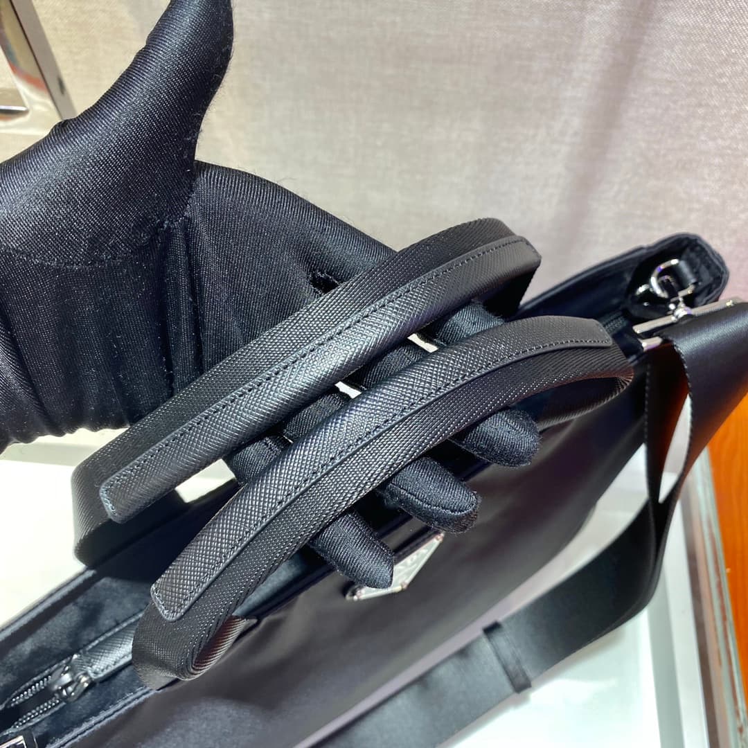 C6971 🎉New style neutral briefcase🎉1BG876🎉This is a original product made from imported nylon fabric. It comes with a detachable nylon shoulder strap, allowing it to be carried in both hands and on the back. The nylon briefcase is very lightweight, and it — image 7