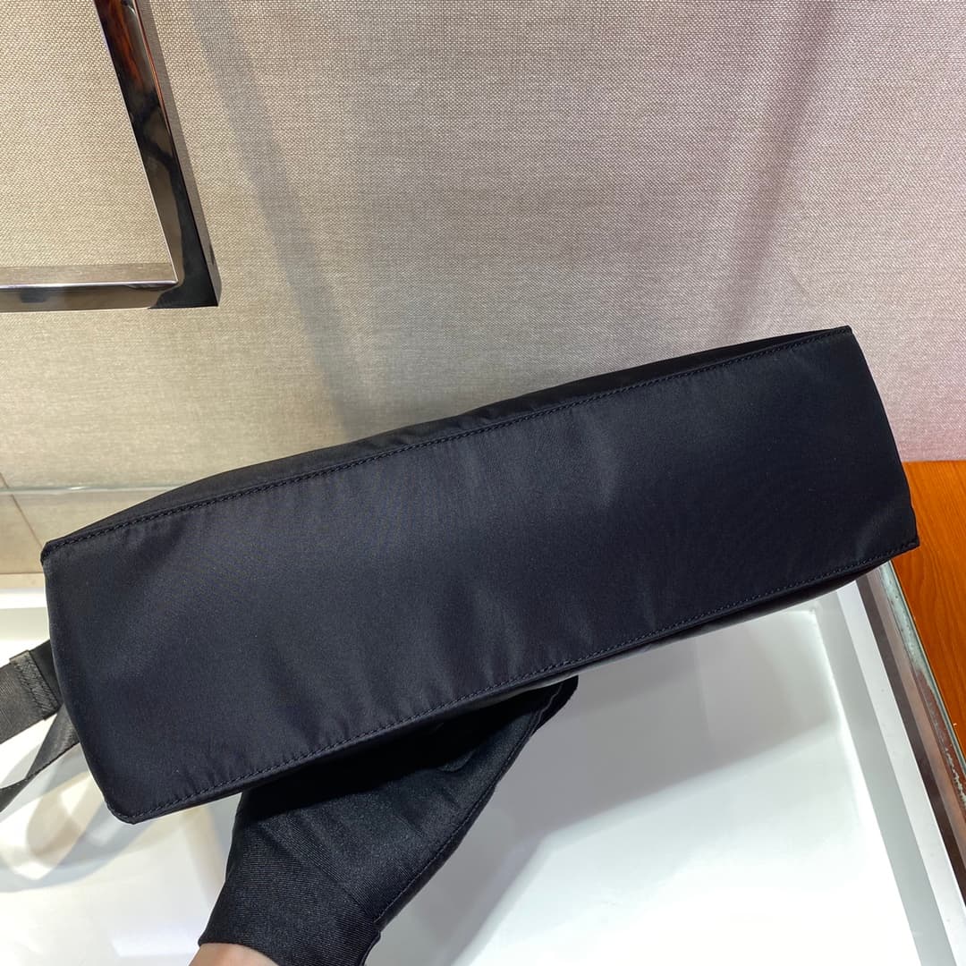 C6971 🎉New style neutral briefcase🎉1BG876🎉This is a original product made from imported nylon fabric. It comes with a detachable nylon shoulder strap, allowing it to be carried in both hands and on the back. The nylon briefcase is very lightweight, and it — image 6