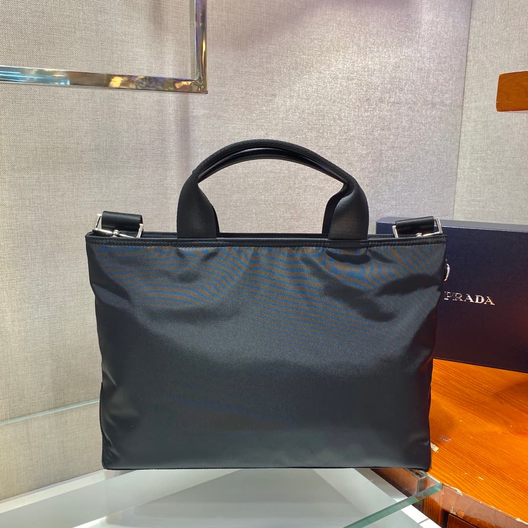 C6971 🎉New style neutral briefcase🎉1BG876🎉This is a original product made from imported nylon fabric. It comes with a detachable nylon shoulder strap, allowing it to be carried in both hands and on the back. The nylon briefcase is very lightweight, and it — image 4