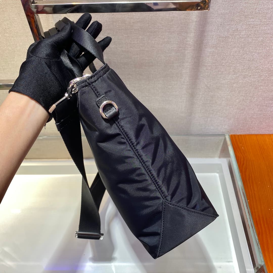C6971 🎉New style neutral briefcase🎉1BG876🎉This is a original product made from imported nylon fabric. It comes with a detachable nylon shoulder strap, allowing it to be carried in both hands and on the back. The nylon briefcase is very lightweight, and it — image 5