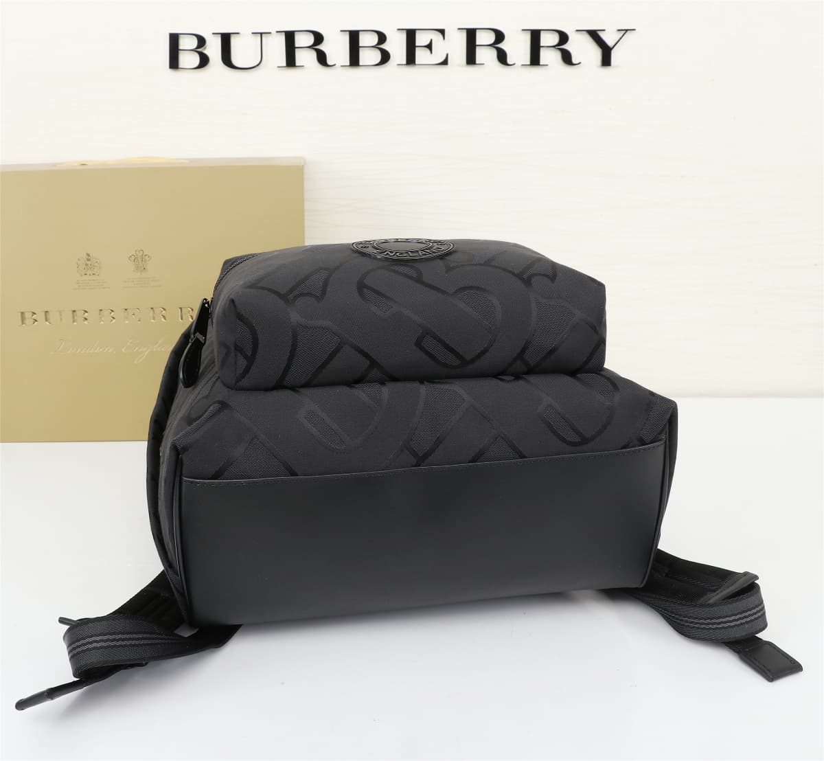 C11 🔥🔥 B brand 3985 shoulder bag, decorated with vintage retro pattern, featuring smooth leather trim, [Rose] shoulder straps adorned with Burber*y letter appliqué knitted logo. Dimensions: 30.5×14.5×42.5cm, 3986 — image 4