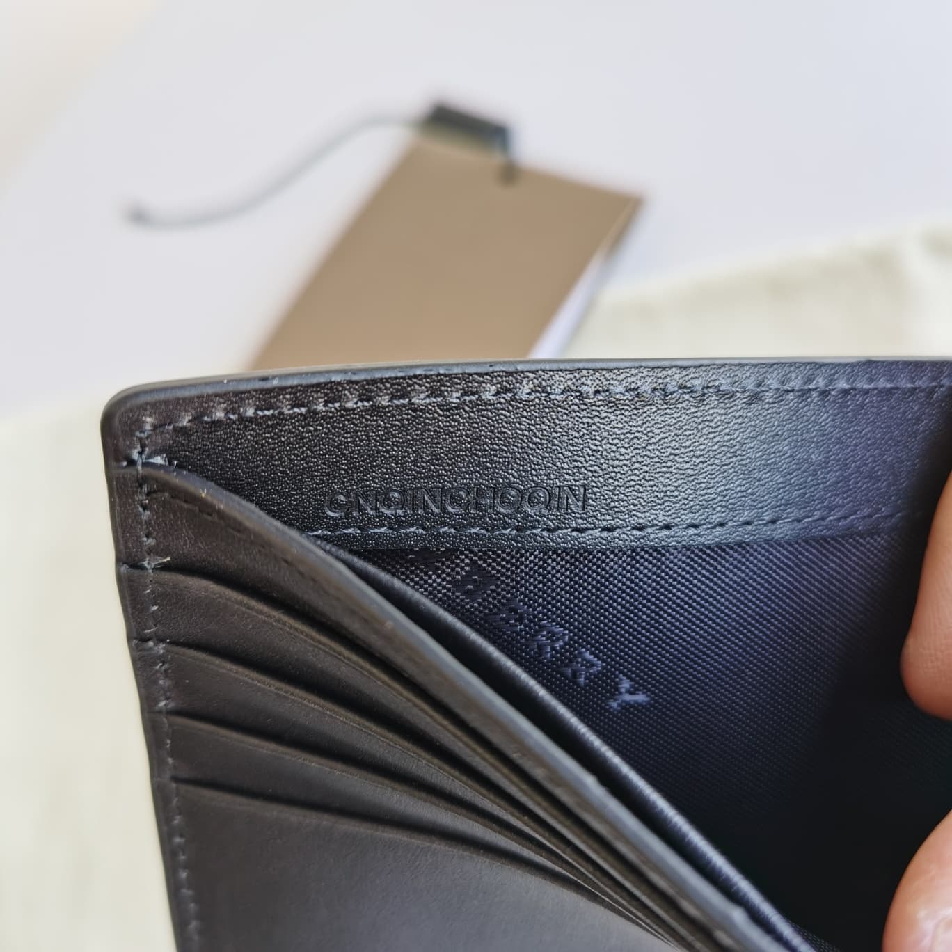 C155 Original model, Burberry Classic Men’s short wallet with two-fold opening. Such a short wallet is really practical and essential for every man! Simple yet stylish, the smoke-colored PVC and cowhide material are used for this product; the solid-colore — image 8
