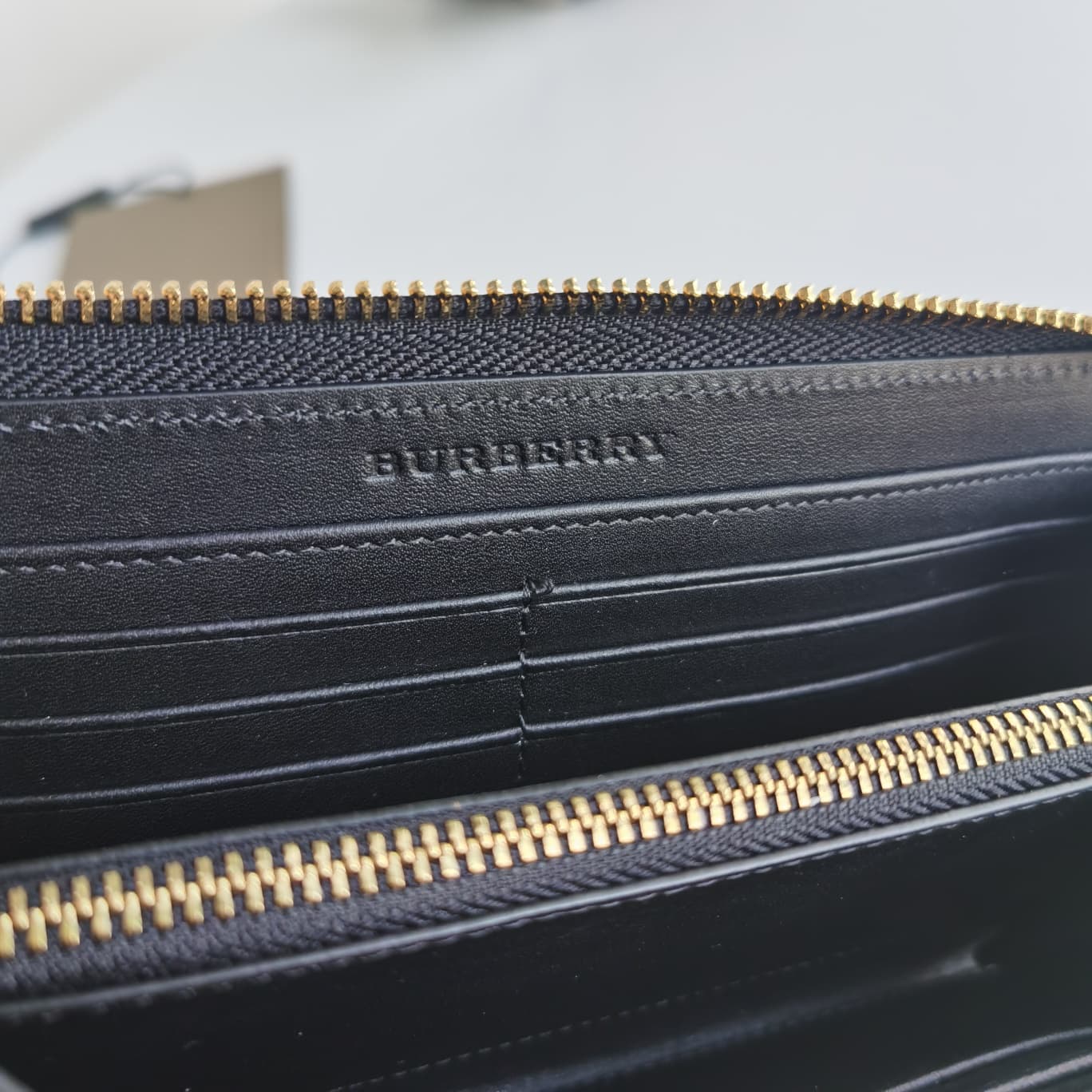 C152 Original Burberry wallets for men, small size wallets with original smoked-check pattern PVC material and imported top-grade cowhide material. Features a B-family exclusive zipper; the edges are smooth and well-polished. Size: 19-2.5-10 — image 6