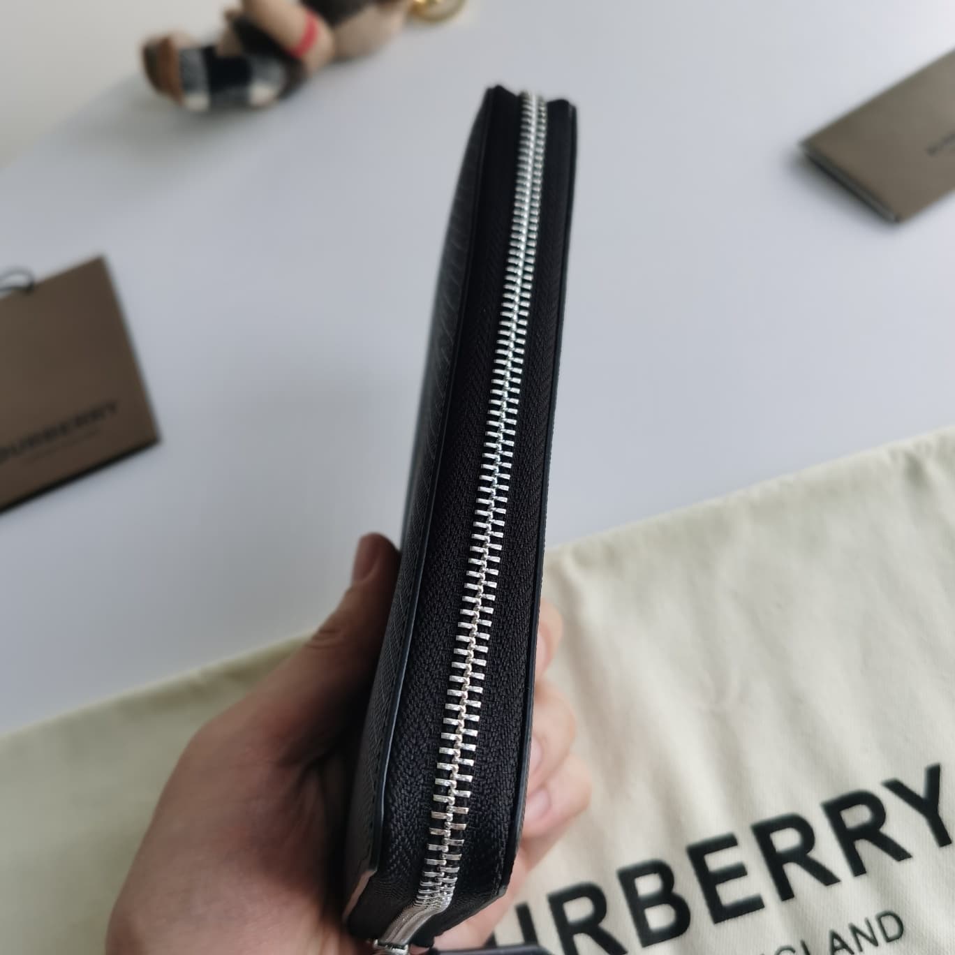 C153 Original Burberry wallets for men, small size wallets with original smoke-stained checkered PVC material and imported top-grade cowhide fabric. Features B-brand zipper; edges are smooth and well-polished. Size: 19-2.5-10 — image 3