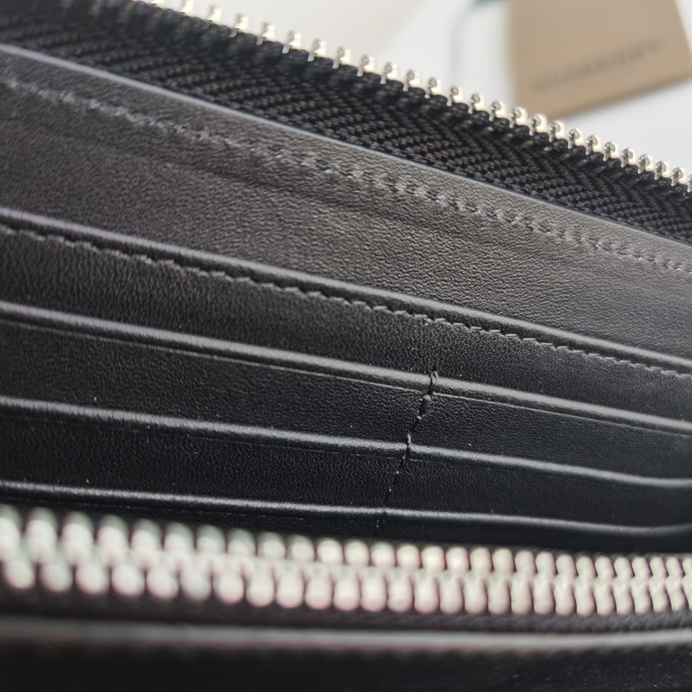 C153 Original Burberry wallets for men, small size wallets with original smoke-stained checkered PVC material and imported top-grade cowhide fabric. Features B-brand zipper; edges are smooth and well-polished. Size: 19-2.5-10 — image 8
