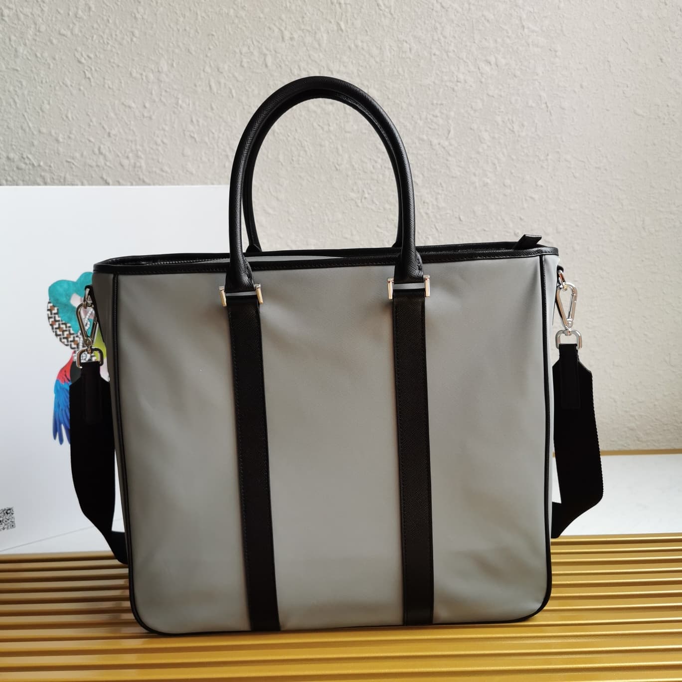 C6982 Top-quality original product 🎉 Exclusive release 🎉 2VG034, 2021 – the latest shopping bag of the year 😘😘 This nylon tote bag features a minimalist design style, giving it a modern look. It’s made from imported nylon fabric combined with Saffiano cro — image 4