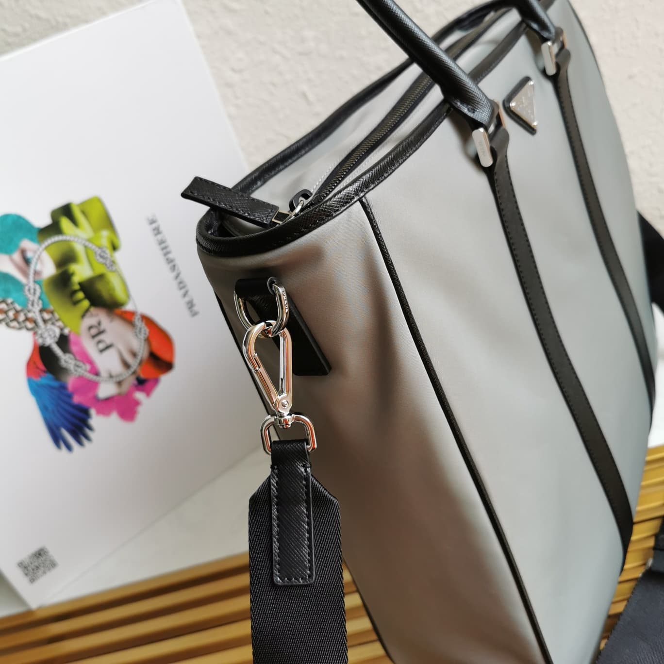 C6982 Top-quality original product 🎉 Exclusive release 🎉 2VG034, 2021 – the latest shopping bag of the year 😘😘 This nylon tote bag features a minimalist design style, giving it a modern look. It’s made from imported nylon fabric combined with Saffiano cro — image 6