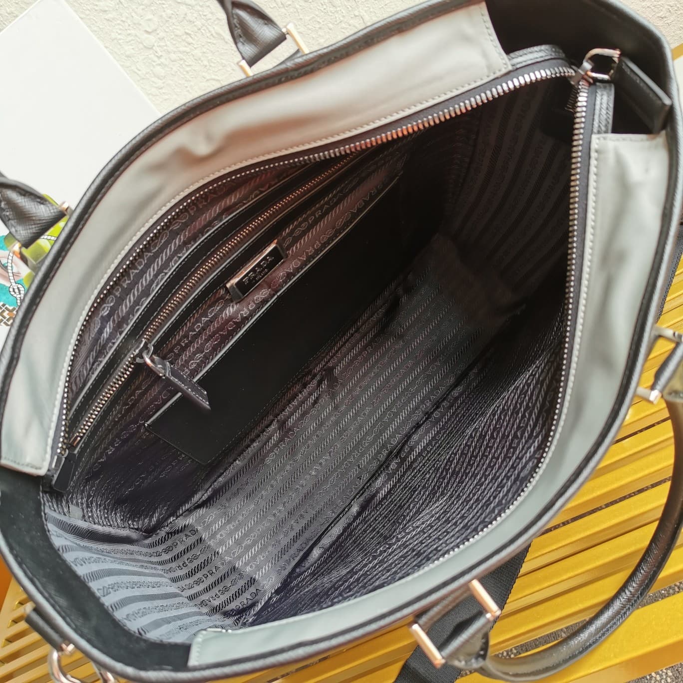 C6982 Top-quality original product 🎉 Exclusive release 🎉 2VG034, 2021 – the latest shopping bag of the year 😘😘 This nylon tote bag features a minimalist design style, giving it a modern look. It’s made from imported nylon fabric combined with Saffiano cro — image 8