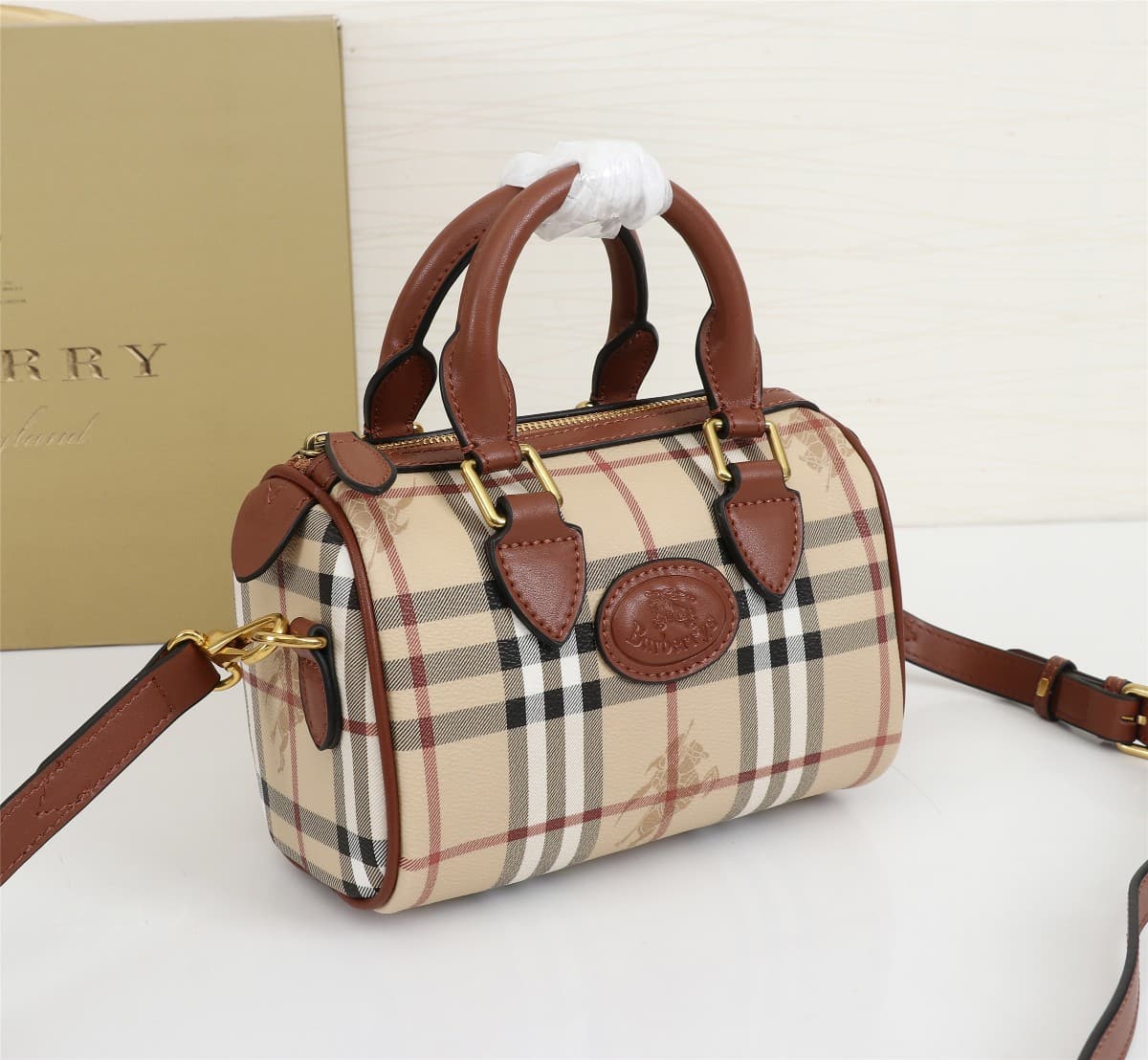 C20 🔥🔥B brand Haymarket Check checked Barbour pillow bag full-grain leather 😄 top-grade polished hardware  highly versatile  highly functional  size: 20cm14cm11cm, 1218 — image 2
