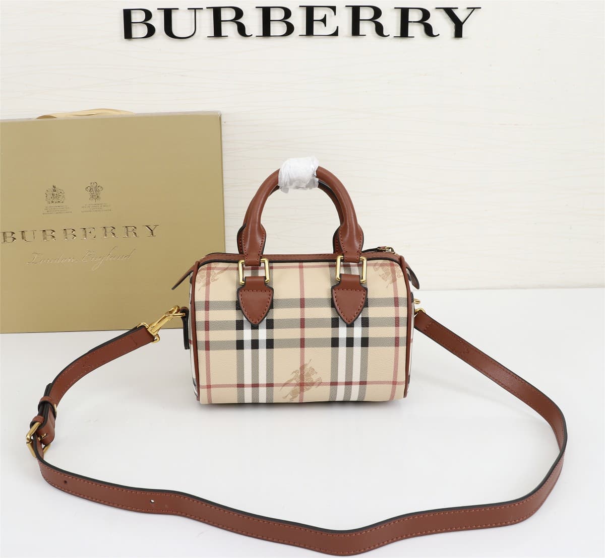 C20 🔥🔥B brand Haymarket Check checked Barbour pillow bag full-grain leather 😄 top-grade polished hardware  highly versatile  highly functional  size: 20cm14cm11cm, 1218 — image 3